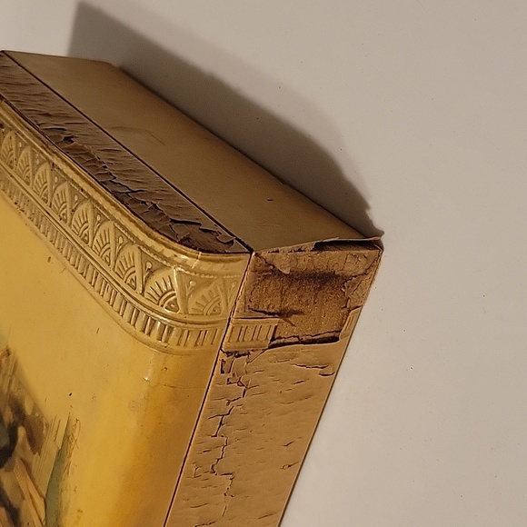 Vintage Celluloid? Jewelry or Hankerchief Box w Courting Couple Victorian - Picture 4 of 12